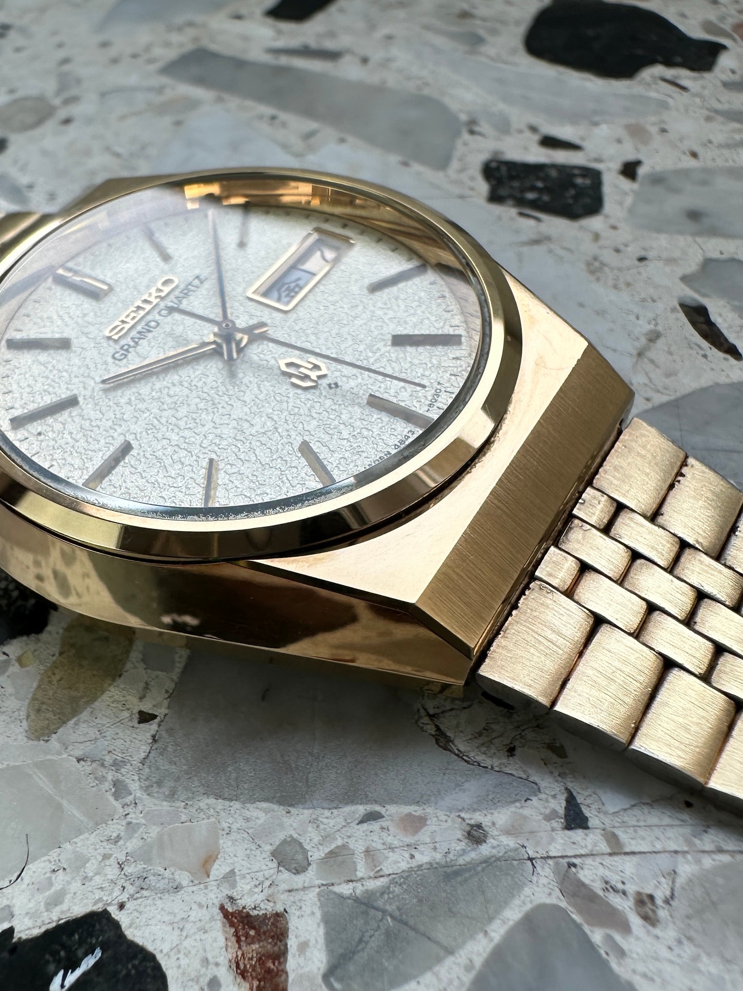 Seiko Grand Quartz 4843-8100 (Gold Diamond Dust / Snowflake)