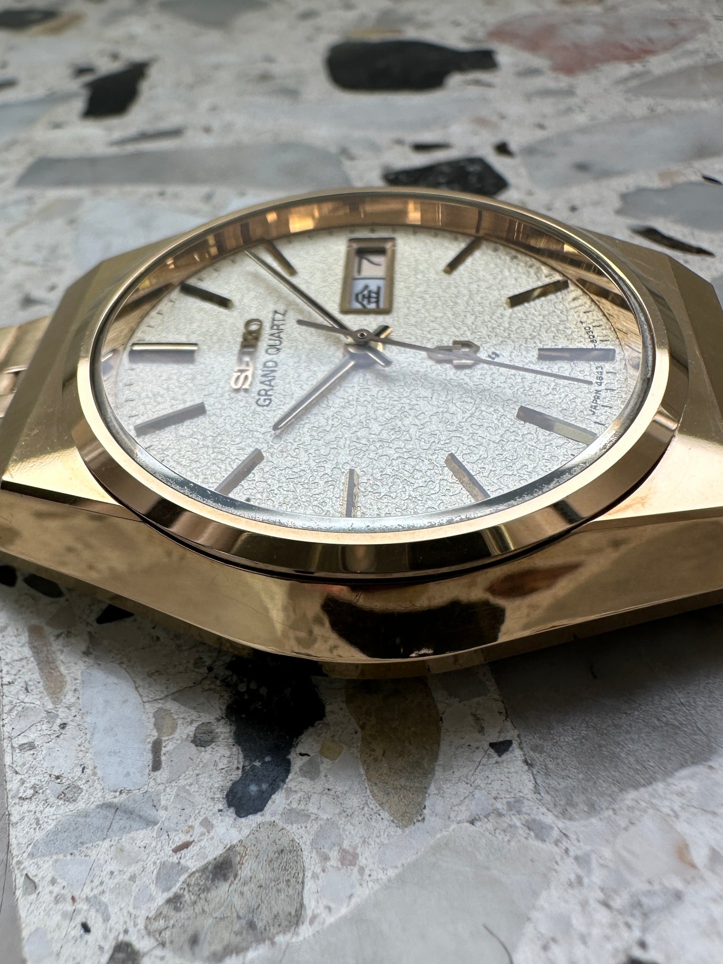 Seiko Grand Quartz 4843-8100 (Gold Diamond Dust / Snowflake)