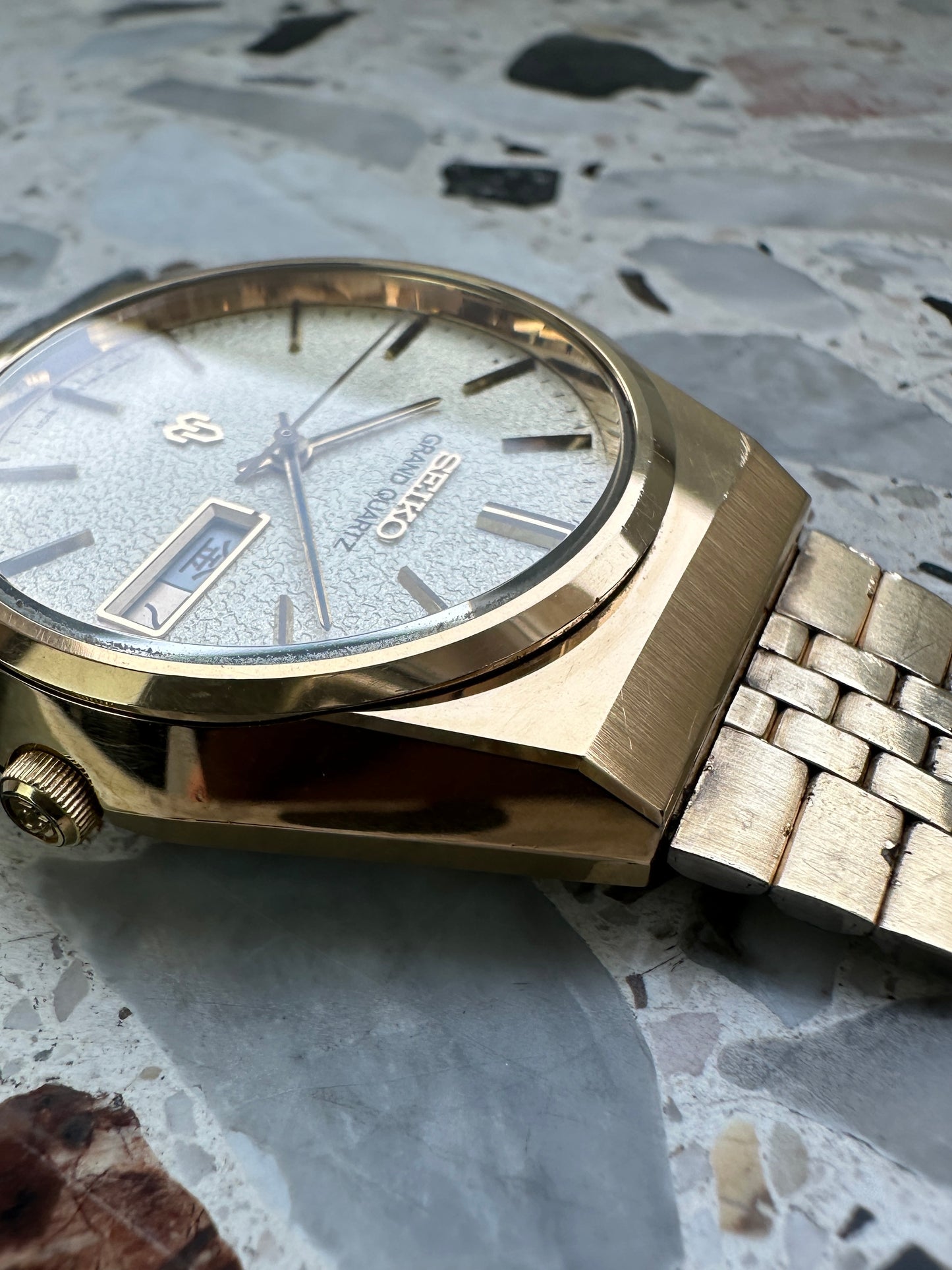Seiko Grand Quartz 4843-8100 (Gold Diamond Dust / Snowflake)