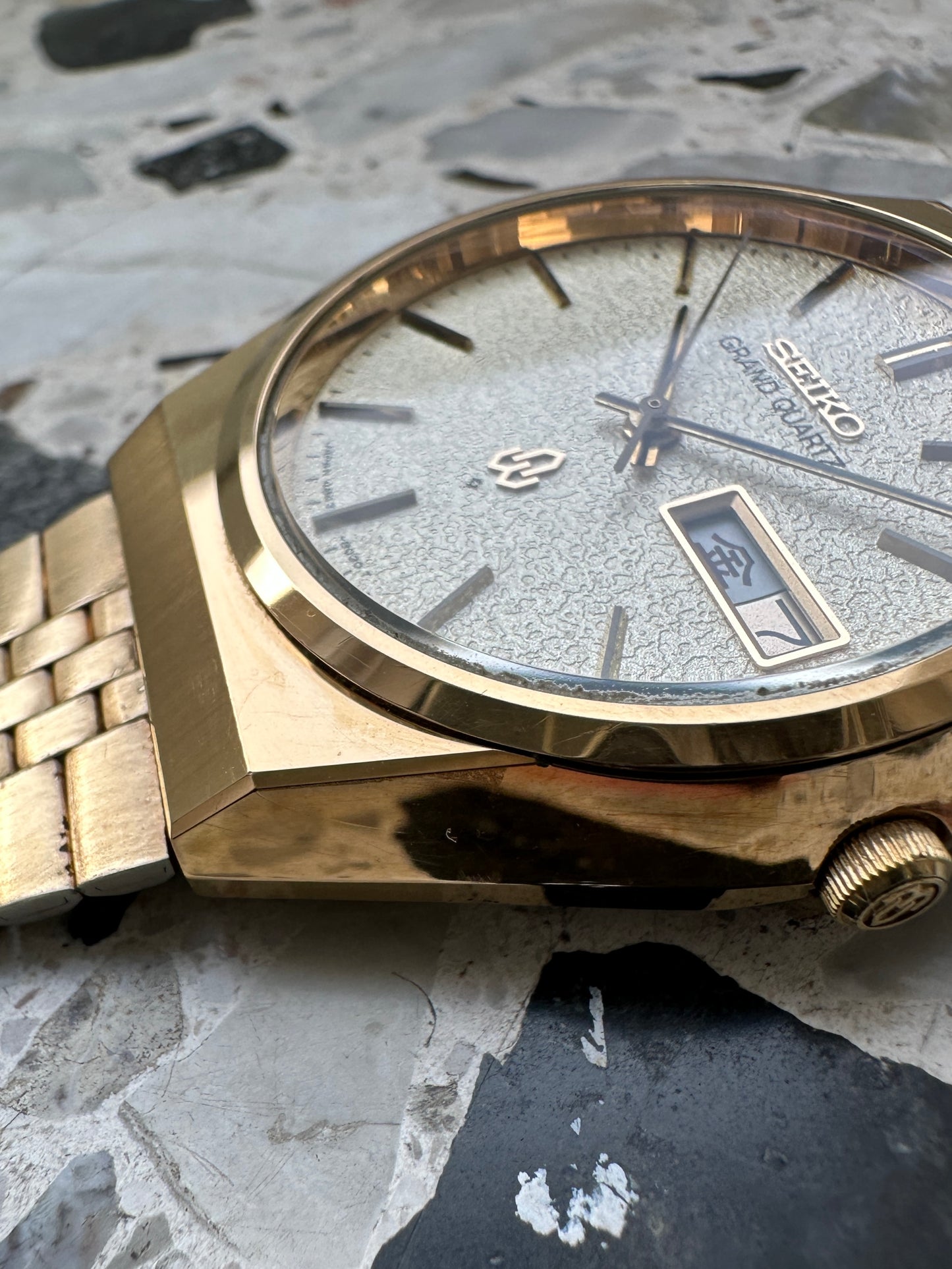 Seiko Grand Quartz 4843-8100 (Gold Diamond Dust / Snowflake)